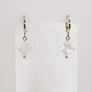 Argola c/ Pingente de Trevo de Madrepérola Gold