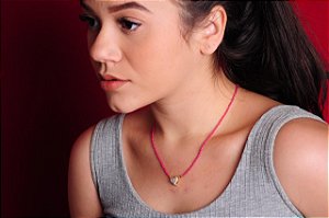 Colar pedras pink com pingente de coração cravejado