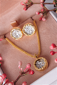 Conjunto colar e brinco centro cravejado