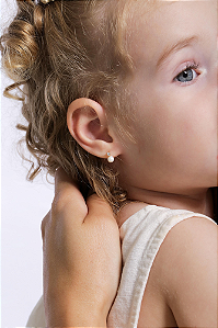 Brinco pérola com tarracha baby