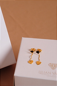 Brinco de coração pindurado