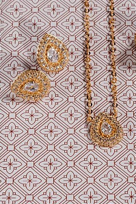 Conjunto colar e brinco gota cravejada