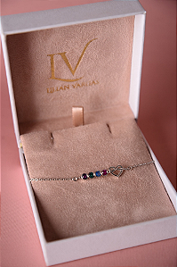 Pulseira com coração e pontos coloridos