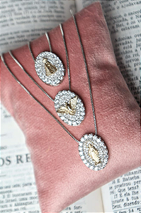 Colar com imagem cravejada