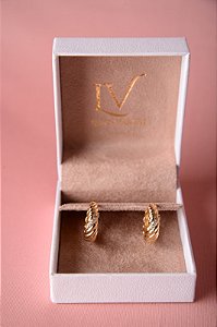 Brinco de argola com detalhe cravejado