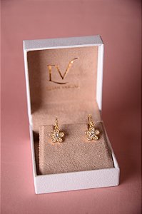 Brinco de argola com flor