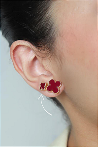 Brinco trevo vinho pequeno