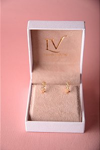 Brinco de argola cravejado trevo