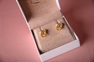 Brinco entrelaçado cravejado