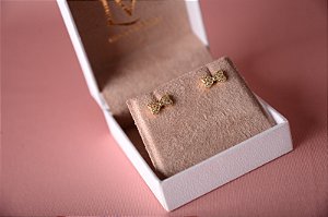 Brinco laço cravejado