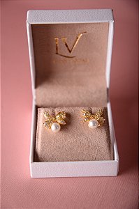 Brinco laço com pérola