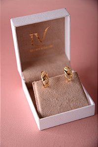 Brinco de argola modelo croissant