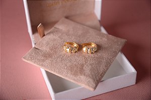 Brinco argola cravejada