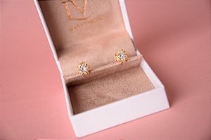 Brinco flor com pedra no centro