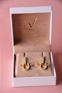 Brinco ferradura carti pendente