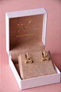 Brinco argola laço cravejada