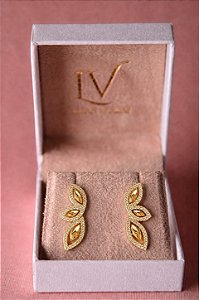 Brinco Folhas Cravejadas – Banho de Ouro 18K