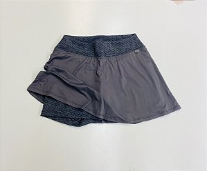 Saia short Cinza com saia em WalkStrech (furadinho) e short Emana