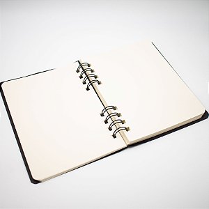 Caderno Sketchbook Folhas Lisas médio 17 X 12,5