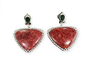 Brinco Coral Triangular
