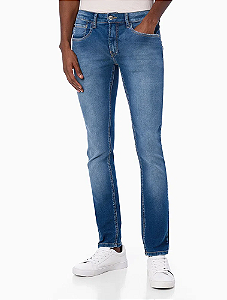 CALVIN KLEIN JEANS CALÇA FIVE POCKETS SKINNY STRETCH CINTURA BAIXA AZUL CLARO