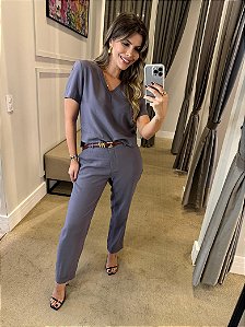 CONJUNTO BLUSA DECOTE V E CALÇA ALFAIATARIA CINZA ONIX