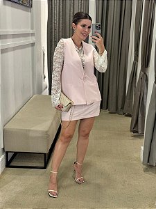 CONJUNTO ALFAIATARIA COLETE E MINI SAIA ROSA