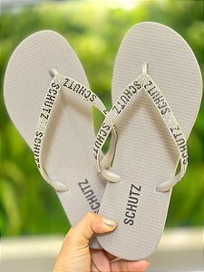 SCHUTZ CHINELO LOGO STRASS REDONDO PRATA