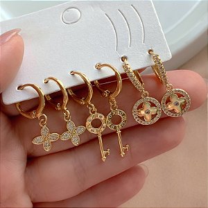 BRINCO KIT ARGOLINHAS TREVOS E CHAVE ZIRCÔNIAS THAÍS DOURADO BIJU