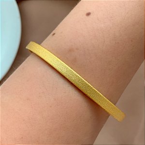 PULSEIRA ARO FIO ACHATADO TEXTURIZADO FOLHEADO A OURO 18K⭐️