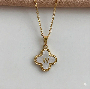 COLAR TREVO RESINADO COM LETRA P-W DOURADO AÇO 316L⭐️