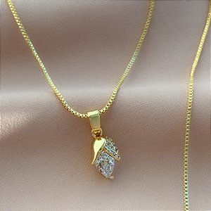 COLAR BROTO DE FLOR ZIRCÔNIAS FOLHEADO A OURO 18K⭐️