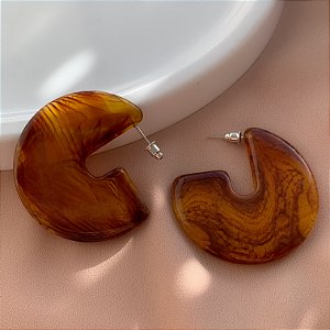 BRINCO ARGOLA MEIA LUA RESINA MESCLADA G2