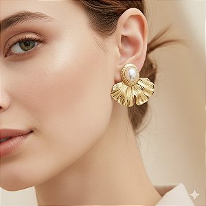 BRINCO PÉTALA COM PÉROLA DOURADO AÇO 316L⭐️