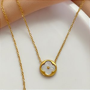 COLAR PINGENTE FLOR MADREPÉROLA DOURADO AÇO 316L⭐️