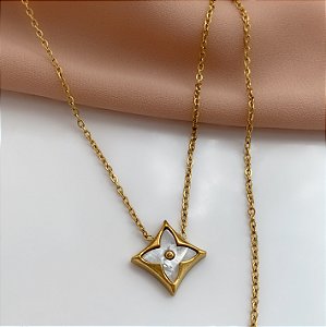 COLAR PINGENTE TREVO MADREPÉROLA DOURADO AÇO 316L⭐️
