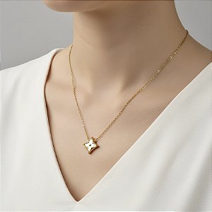COLAR PINGENTE TREVO MADREPÉROLA DOURADO AÇO 316L⭐️