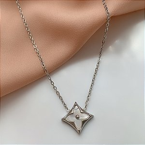 COLAR PINGENTE TREVO MADREPÉROLA  AÇO 316L⭐️