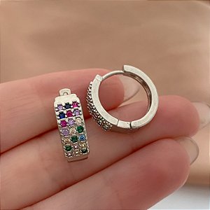 BRINCO ARGOLA FILEIRAS ZIRCÔNIAS COLOR BIJU