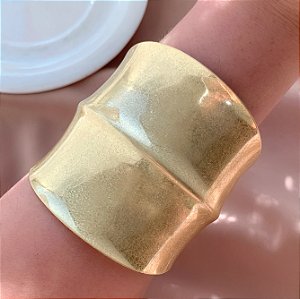 PULSEIRA / BRACELETE GROSSO FORMATO FOLHA RISCADO BIJU