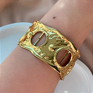 BRACELETE GROSSO MARTELADO CÍRCULOS VAZADOS DOURADO AÇO 316L⭐️