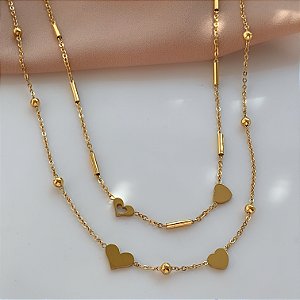 COLAR CORRENTE DUPLA CORAÇÕES E TRACINHOS DOURADO AÇO 316L⭐️