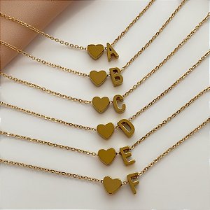 COLAR PINGENTE LETRA E CORAÇÃO LISO A-F DOURADO AÇO 316L⭐️
