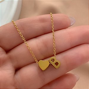 COLAR PINGENTE LETRA E CORAÇÃO LISO A-F DOURADO AÇO 316L⭐️