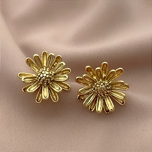 BRINCO MARGARIDA DOURADO AÇO 316L⭐️