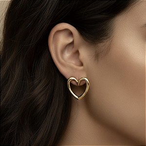 BRINCO CORAÇÃO BOLEADO VAZADO DOURADO AÇO 316L⭐️
