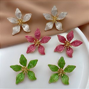 BRINCO FLOR DE HIBISCO ESMALTADA G1 DOURADO BIJU