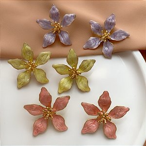 BRINCO FLOR DE HIBISCO ESMALTADA G2 DOURADO BIJU