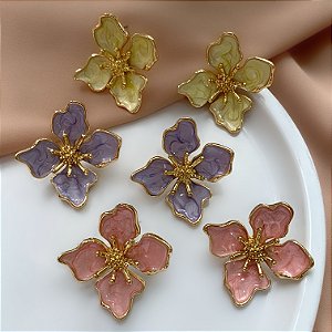 BRINCO FLOR PÉTALAS ESMALTADAS G2 DOURADO BIJU