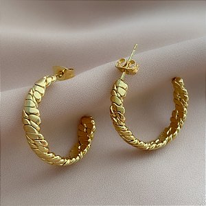 BRINCO ARGOLA DETALHADA DOURADO AÇO 316L⭐️